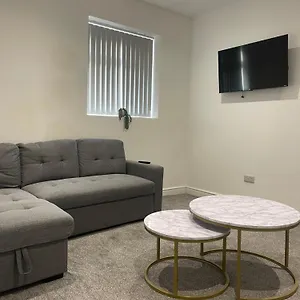 Ground Floor - Balmoral - 2 - Sleeps 6 Free Wifi Blackpool